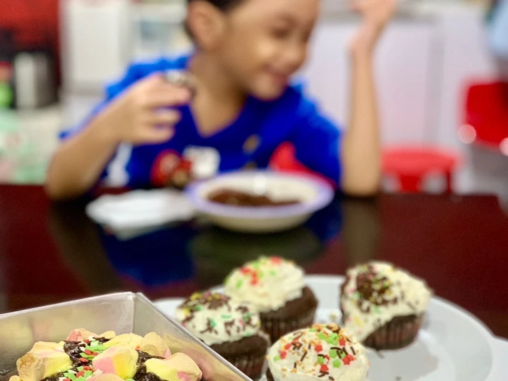 Easy Steps to Make Recipes Moist Chocolate Cake the Can Spoil the Tongue Perfect.