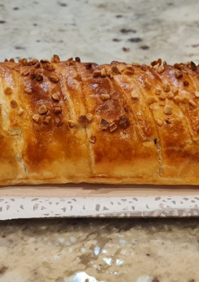 Una foto de Trenza de hojaldre y chocolate en tableta