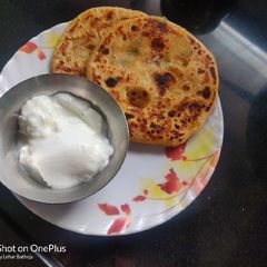 A picture of Aloo paratha.