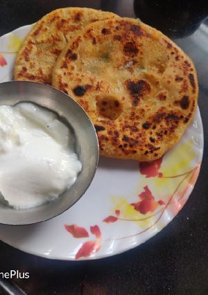 A picture of Aloo paratha.