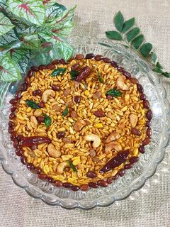 પૌવાનો ચેવડો (Poha Chevda Recipe In Gujarati) રેસીપી મુખ્ય ફોટો