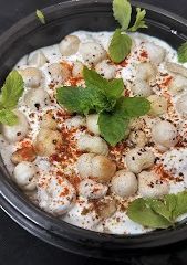 A picture of Makhana raita.