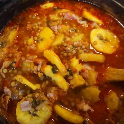 Lentejas con plátano, tocino y chorizo Receta de Victor Delgadillo Rosete-  Cookpad