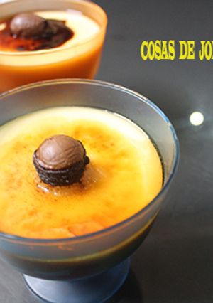 Una foto de Flan de sobre relleno de palosanto