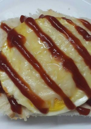 A picture of Cheese sandwich with omelette.