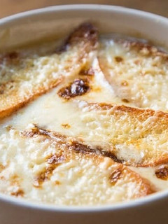 A picture of French Traditional Recipe Onion Soup.