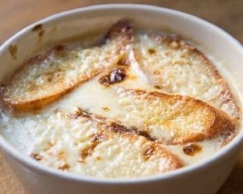 Easy Recipe French Traditional Recipe Onion Soup Practical Delicious