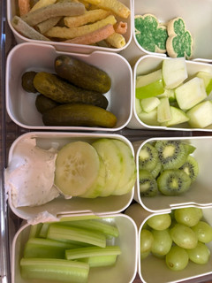A picture of St. Patrick’s Day snackle box.