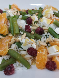 Una foto de Ensalada fresca de arroz, con aliño de miel🍯