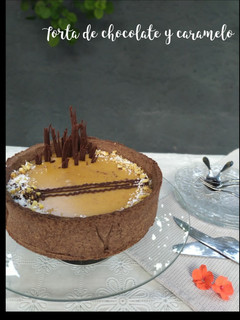 Una foto de Torta de chocolate y caramelo