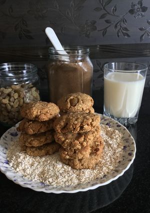 A picture of Oats Raisin cookies with coffee.