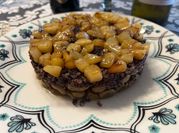 Una foto de habas con morcilla
