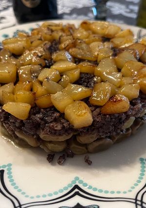 Una foto de Tartar de Habitas con Morcilla de Burgos y Pera Caramelizada !!!!