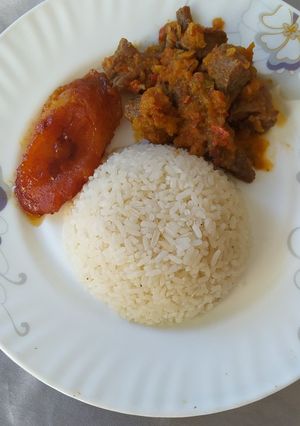 Una foto de Sobrebarriga en salsa criolla