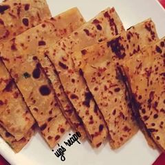 A picture of Aloo paratha.