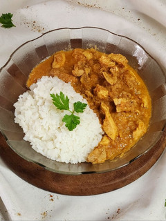 Una foto de 🍛 Pollo al curry indio 🍛 Indian chicken curry 🍛