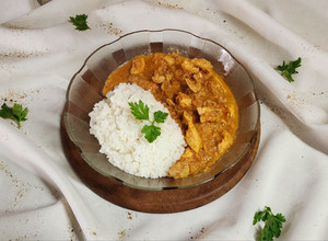 Una foto de 🍛 Pollo al curry indio 🍛 Indian chicken curry 🍛