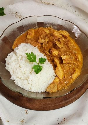 Una foto de 🍛 Pollo al curry indio 🍛 Indian chicken curry 🍛
