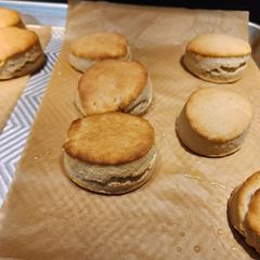 A picture of White Lily 2 ingredients biscuits.