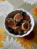 Mini banana pancakes con miele e mirtilli