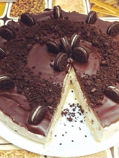 Una foto de Tarta fría de Oreo / Cheesecake Oreo sin horno y sin gelatina
