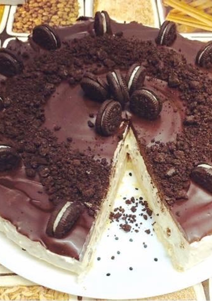 Una foto de Tarta fría de Oreo / Cheesecake Oreo sin horno y sin gelatina