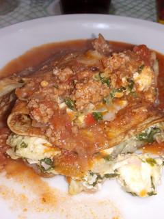 Una foto de Crepes de pollo y espinaca a la sanfasua