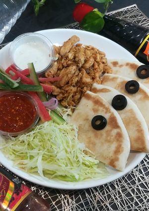 A picture of Street Style Chicken Shawarma.