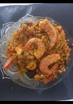 Una foto de Arroz amarillo con langostinos y chipirones