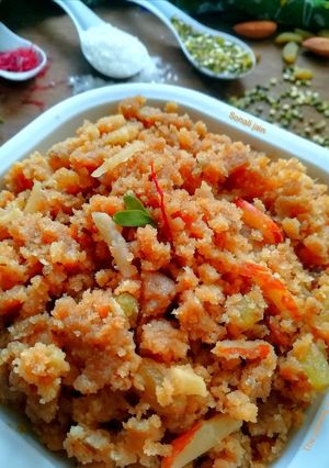 मूंग बादाम हलवा (moong badam halwa recipe in Hindi) रेसिपी मुख्य फोटो