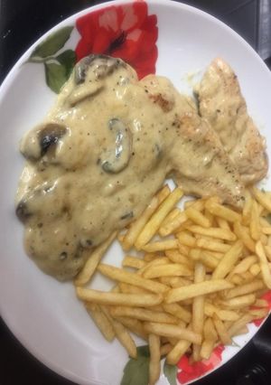 A picture of My Garlic Chicken and Mushrooms. 💓.