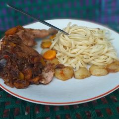 Pasta x peppered chicken with potatoes A picture of Pasta x peppered chicken with potatoes.