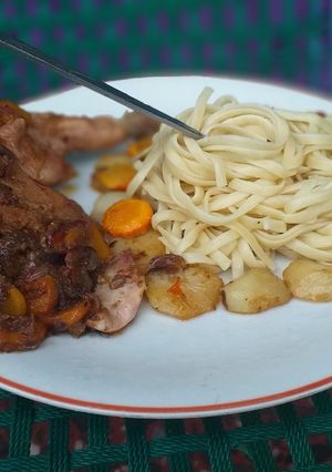 A picture of Pasta x peppered chicken with potatoes.