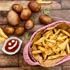 A picture of Crispy crunchy french fries.