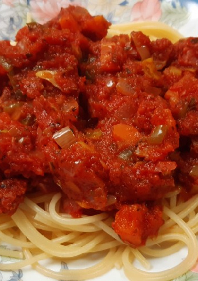 Una foto de Espaguetis con taquitos de jamón y de chorizo