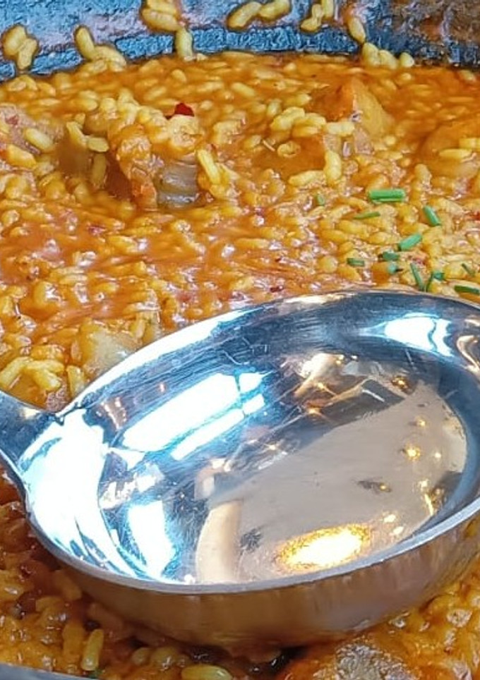 Una foto de Paella guisada de gambas