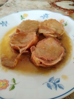 Una foto de Solomillo con salsa de cebolla y manzana 🍏