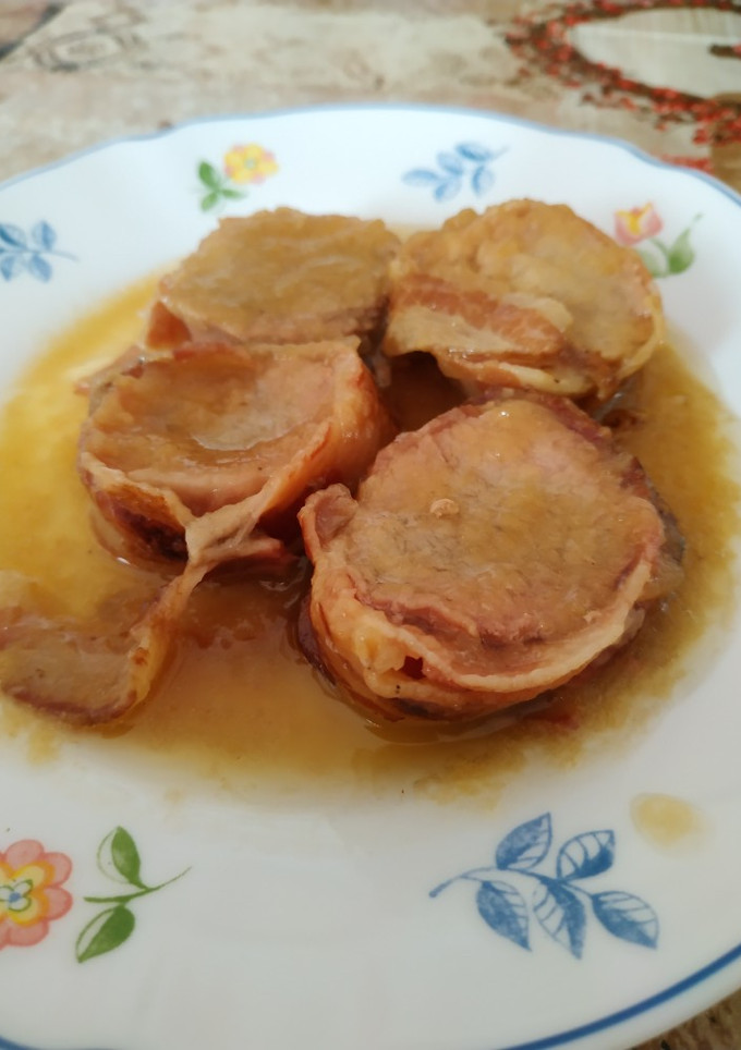 Una foto de Solomillo con salsa de cebolla y manzana 🍏