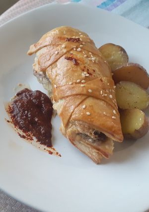 Una foto de Rollo de chile hojaldrado