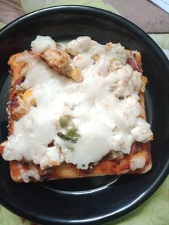 ব্রেড পনির পিজ্জা (bread paneer pizza recipe in bengali) রেসিপির প্রধান ছবি