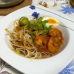 A picture of Mee Siam with Prawns.