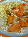 Desayuno de frutas, frutos secos y quinoa