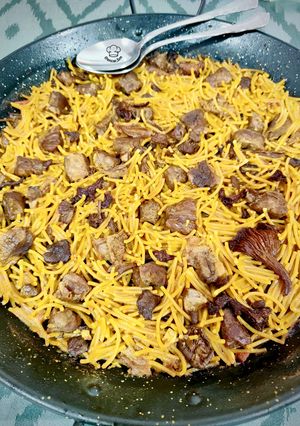 Una foto de Fideos con carrillada y setas