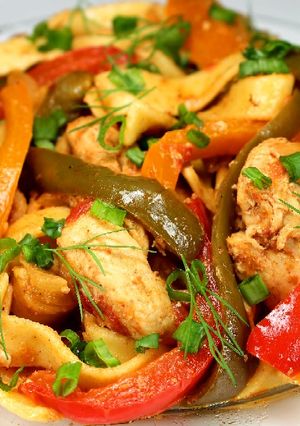 A picture of Chicken Fajita Noodles.