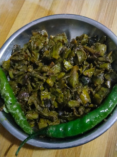 तोरई के छिलके की सब्जी (torai ke chilke ki sabzi recipe in Hindi) रेसिपी मुख्य फोटो