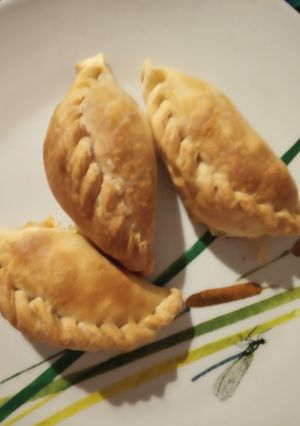 Una foto de Empanadas de carne cortada a cuchillo
