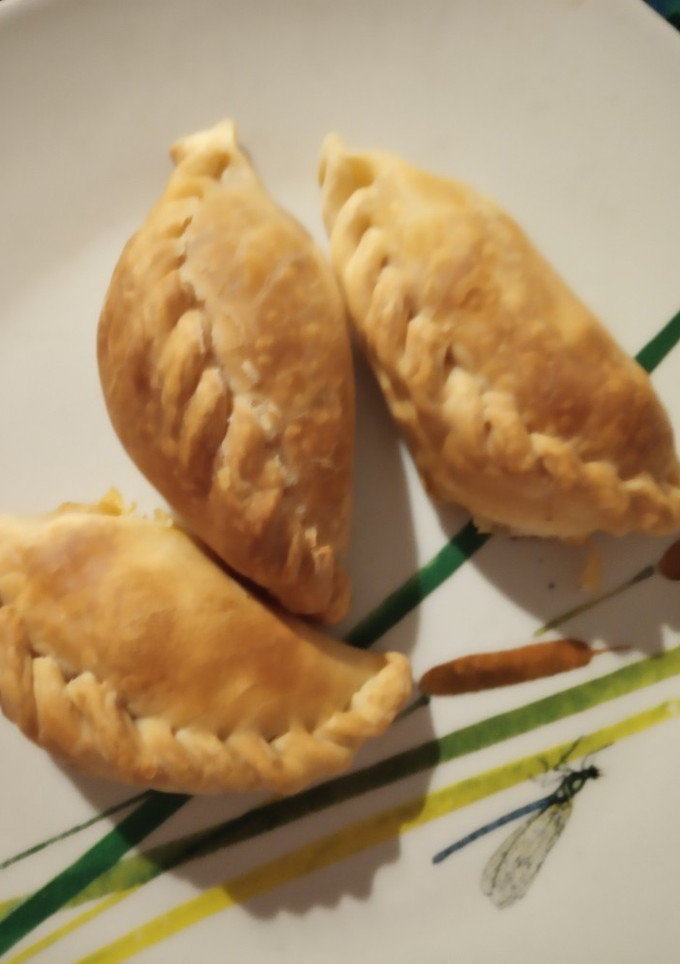 Una foto de Empanadas de carne cortada a cuchillo