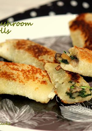 A picture of Spinach Mushroom Bread Rolls.