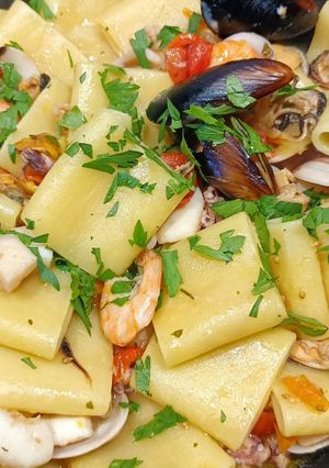 A picture of Paccheri ai frutti di mare.