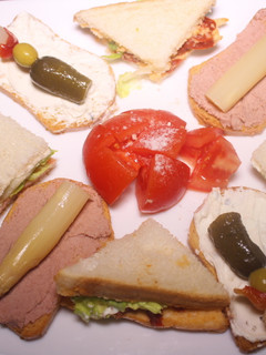 Una foto de Cenando triangulitos de pan de molde